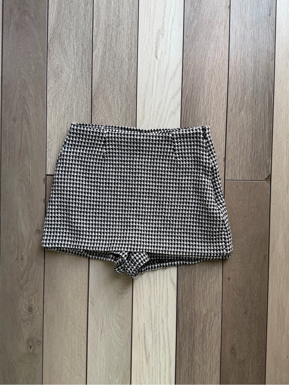 Zara Black and White Houndstooth Skort